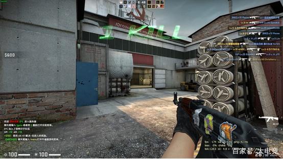 西门状态糟糕透了！ SmLz 的Jinx打出了五杀，而 Uzi 的Kai'Sa则显得力不从心。蓝队以1-0领先 Uzi 的队伍。