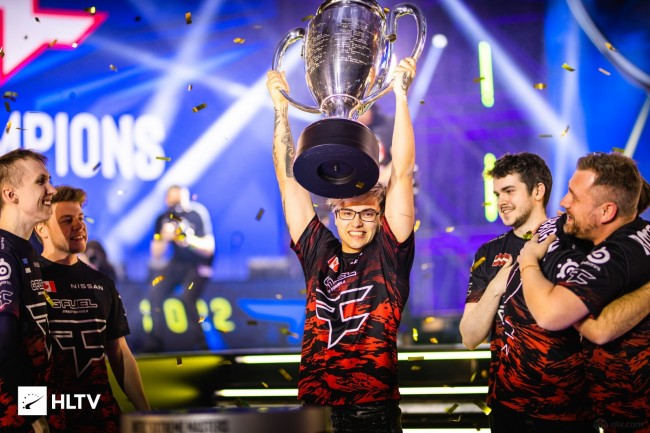 LPL 夏季分赛第5周第2天： CRISP 对阵 MISSING ， Rare Atom 对阵 ThunderTalk Gaming 。