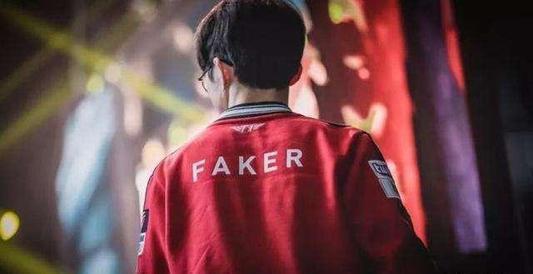 战斗歌曲开始了！单王被狼X战神Jax锁定。团队战是1对3。双方进入最后一轮