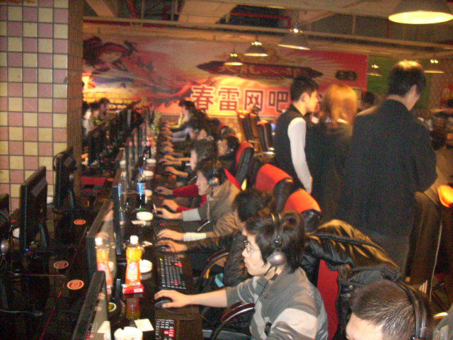 为什么赌场要提供免费的含酒精饮料？解析酒精对风险偏好的刺激。（赌场免费供酒的商业逻辑：酒精如何放大风险偏好）